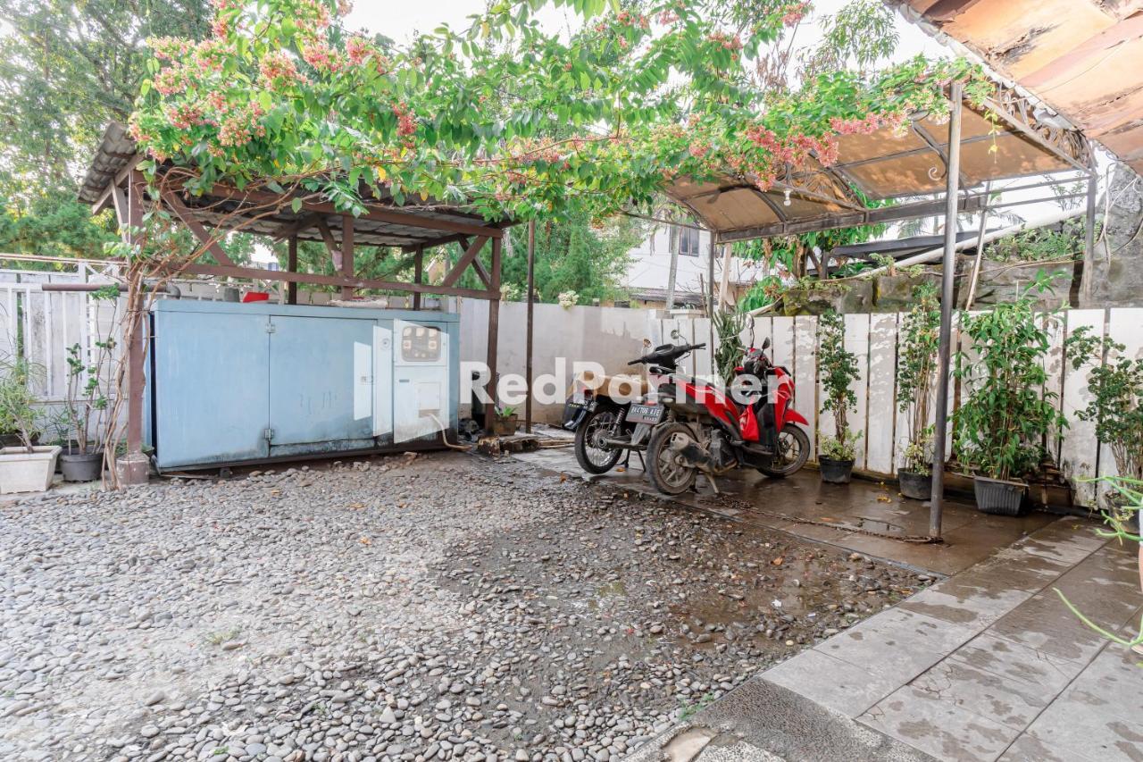Cherry Pink Hotel Medan Mitra Reddoorz Luaran gambar