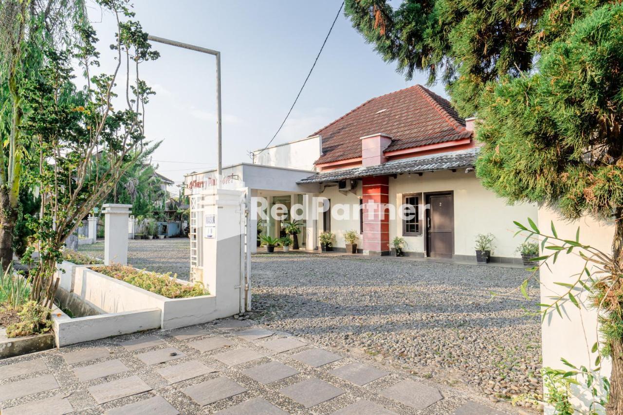 Cherry Pink Hotel Medan Mitra Reddoorz Luaran gambar